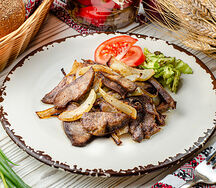 Язык жареный с луком