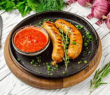 Домашние куриные колбаски в соусе