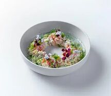 Салат Оливье с курицей, креветкой и тобико