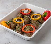 Люля-кебаб из говядины с соусом из свежих помидоров
