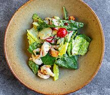 Салат с креветками в цитрусовой заправке из юдзу