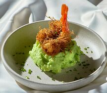 Лангустины в тесте катаифи с пюре из васаби