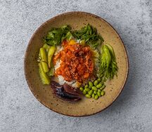 Поке с лососем и манго