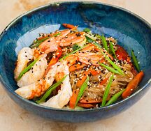 Фунчоза с лангустинами и овощами