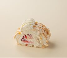 Меренговый рулет с малиной