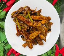 Жареные баклажаны в кисло-сладком соусе 