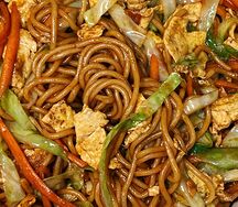 Лапша, жаренная с овощами и яйцом