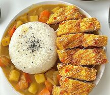 Куриная котлета с карри и рисом