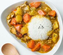 Насыщенный рис, карри с говядиной