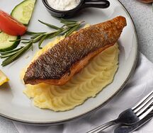 Запечённая красная рыба с пюре