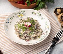 Куриный салат с шампиньонами