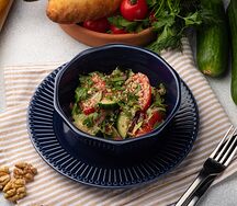 Овощной салат по-грузински с грецкими орехами