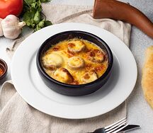 Запечённые шампиньоны с сулугуни