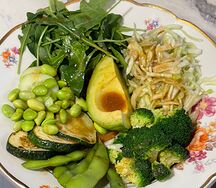 Большой зеленый салат