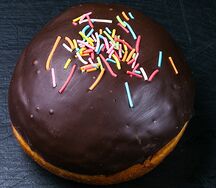 Пончик шоколадный