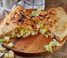 Закрытая пицца Кальцоне Цезарь