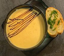 Крем-суп с сыром раклет