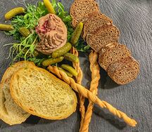 Рийет из печени индейки с брускеттой