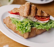 Круассан с курицей