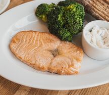 Лосось с брокколи