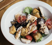 Салат с баклажанами и курицей