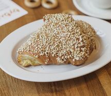 Круассан с соленой карамелью