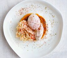 Решти из батата с карельской форелью и яйцом пашот