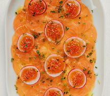 Карпаччо из карельской форели с соусом амба 