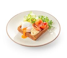 Картофельная вафля с лососем