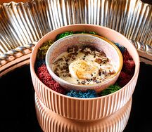 Яйцо с томленой телячьей щекой