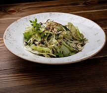 Зеленый салат с курицей