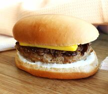 Бутерброд с бифштексом, сыром и майонезом