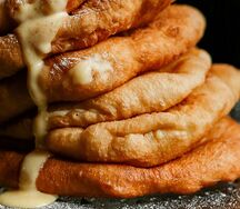 Пончик с заварным кремом