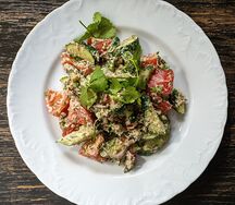 Грузинский салат с грецкими орехами