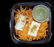 Морковный салат с брынзой, орехом и соусом песто