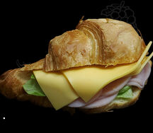 Круассан с ветчиной и сыром чеддер