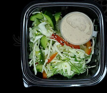 Овощной салат с чукой и ореховым соусом