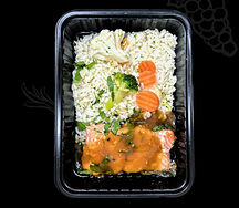 Рис с овощами, кетой и паназиатским соусом