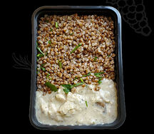 Гречка с куриным филе в сливочно-грибном соусе