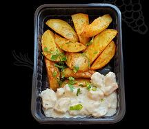 Запеченный картофель с куриным филе в сметанном соусе с укропом