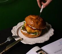 Фишбургер с красной икрой