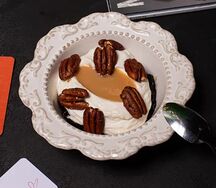 Чернослив с кремом из сыра и карамелью