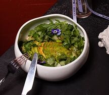 Большой зеленый салат