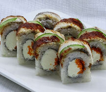 Фирменный ролл Фуджияма с тобико