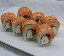 Фирменный ролл Филадельфия с тобико