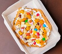 Баблс-вафля со сливочным кремом и фруктами