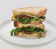 Гриль-сэндвич на тартине с моцареллой