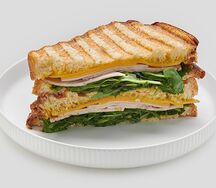 Гриль-сэндвич на бриоши с мортаделлой