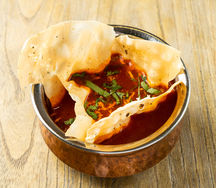 Томатный суп с хрустящим пападом