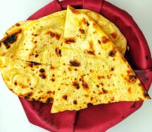 Баттар наан с чесноком, сыром или маслом